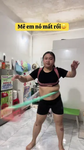 Lắc vòng lắc eo lò xo, tưởng không dễ mà dễ không tưởng😆.  #JUSTFIT #fyppppppppppppppppppppppp #fyp #giamcanantoan #xuhuong 