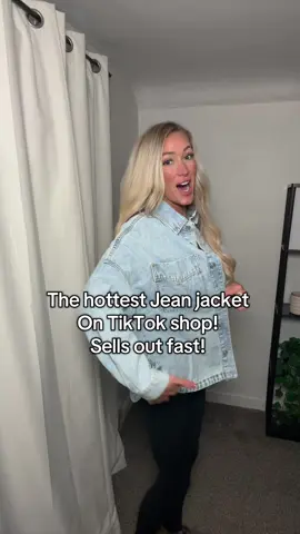 The most popular Jean jacket on the market! This is the perfect oversized denim jacket for layering! #denimjacket #jeanjacket #fallstyle #fallfashion #denim 