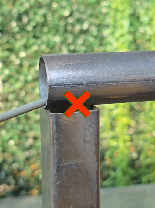 You should know!! how to connect a square pipe and a round pipe at a 90 degree angle.. #welding #metalwork #cuttingskills #fabrication #tipsandtricks 