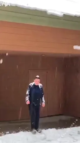 magic snow ❄️#snow #satisfying #satisfyingvideo #asmr #oddlysatisfyingvideo 