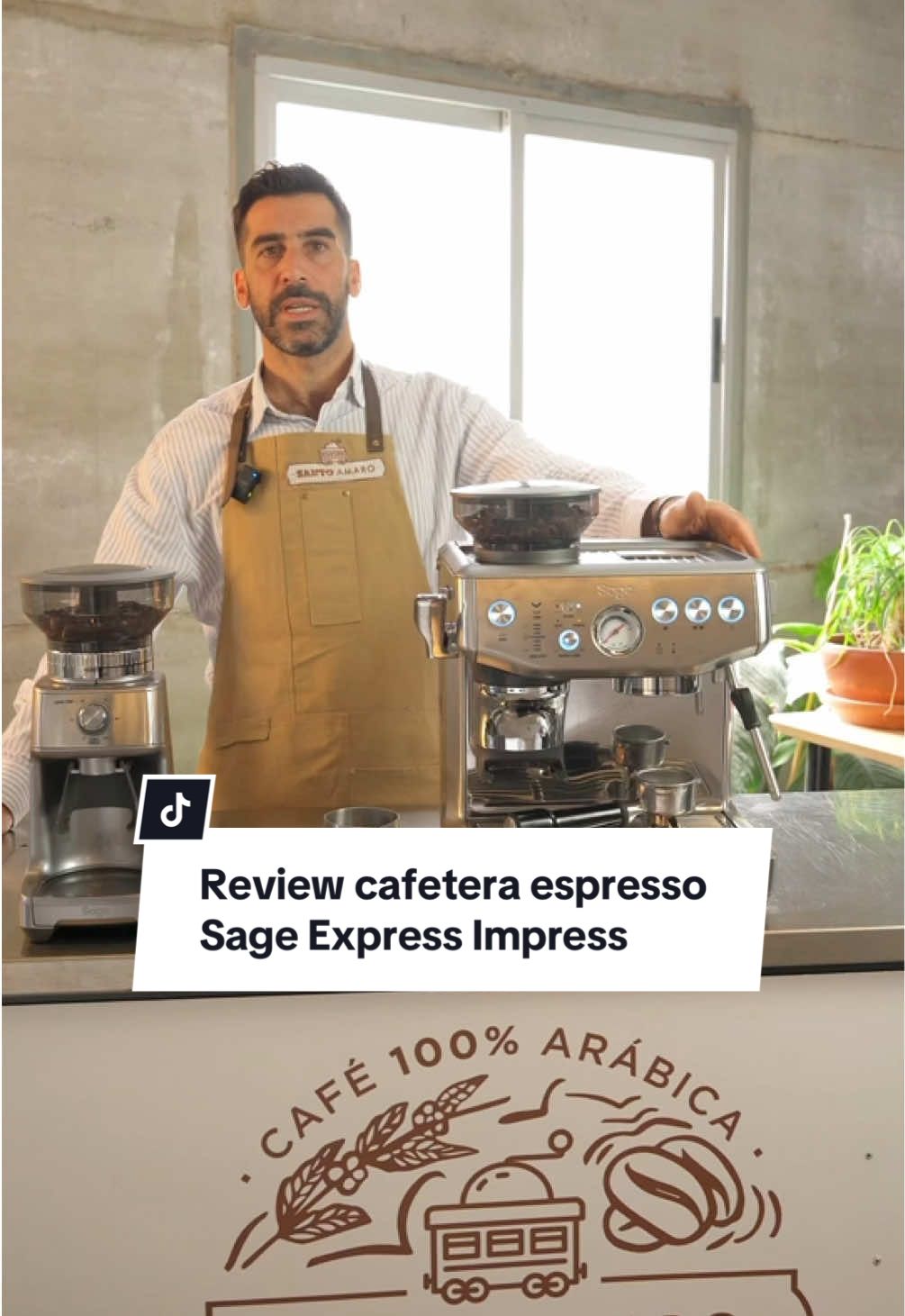 Review cafetera espresso Sage Express Impress Hace poco pillamos esta cafetera espresso Sage y llevamos probándole a tope varias semanas para hoy traerte una review completa para ver si merece o no la pena esta cafetera. Si estás pensando en comprarte una y no sabes qué cafetera comprar, aquí tienes buen material para decidirte Si te gusta esta, la tenemos en nuestra web. Solo tienes que visitar santoamaro.es #cafeteras #cafetera #espressomachine #café 