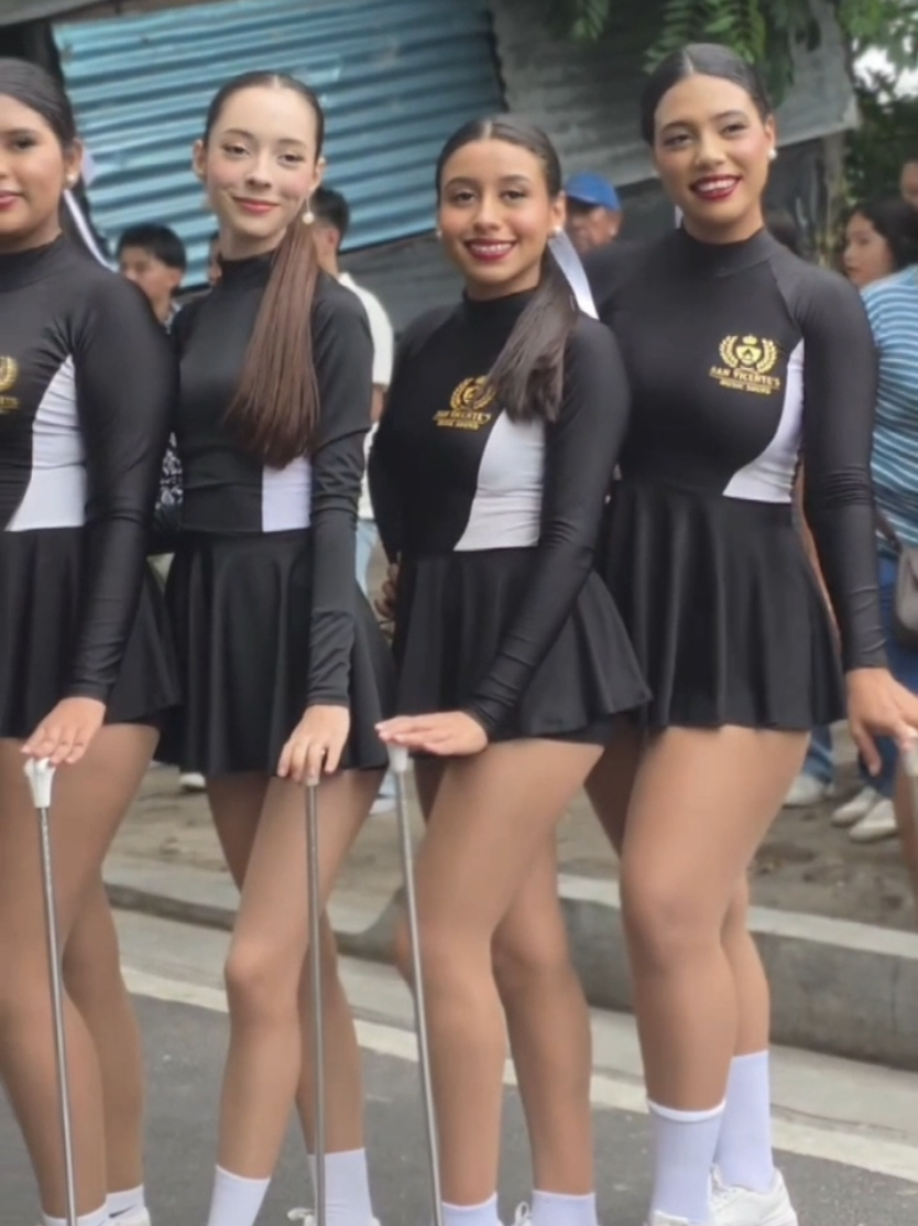 Swamy y Nicole Ruiz  cachiporristas  #parati #foryoupage #foryoupageofficial #foryou #viraltiktok cachiporristas  Venezuela elsalvador Ecuador Bastonera 