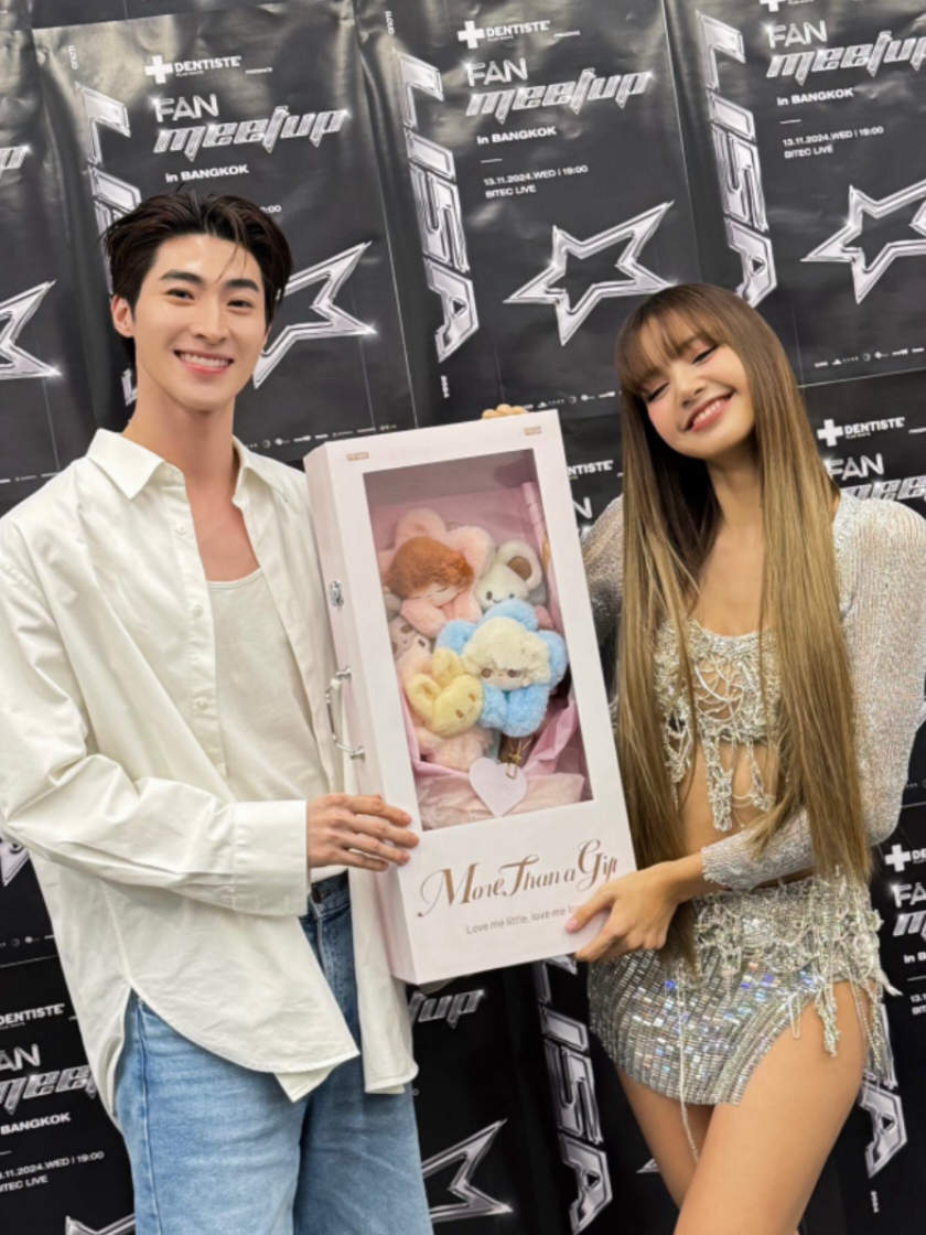 เจเจ้ลิซกับน้องบลูซัพพอร์ตกันเสมอโมเม้นที่น่ารัก #lisa #LISA #bluepongtiwat #ลิซ่า #song 