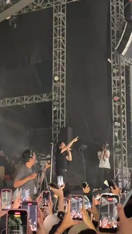 keren memang rony malam ini, absen dulu yg datang tadi wkwk #we_r1official #ronyparulian #tsm #f8makassar #makassar @We_R1SulawesiSelatan @Rony Parulian @WeR1 Official Fanbase 