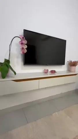✨ Deixe sua sala mais moderna e organizada! 🪑 Rack Suspenso Uno 180cm com 3 portas 📺 Suporta TVs de até 65” 💰 Apenas R$389,99 🚚 Entrega rápida e parcelamento disponível 👉 Garanta já o seu! #rack #televisão #tv #shopee #shopeebrasil 