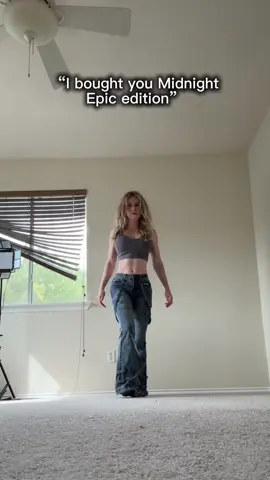 accepting all gold donations to Dragonfishi-zul’jin for Midnight preorder 😇 #worldofwarcraft #gaming #funny #girlswhogame #retail 