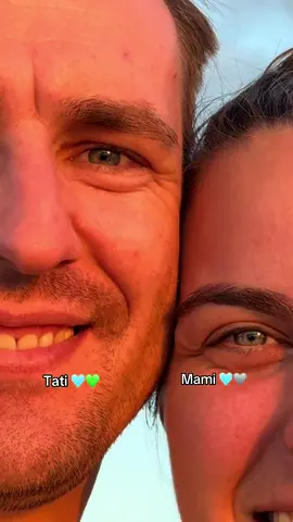 👀 Ochi de familie: verzi, albaștri, cu nuanțe gri 💚💙 Cine pe cine a moștenit? Tu ce culoare ai la ochi? 👀💙💚 #family #blueeyes #genetics #momanddad #familytrend  