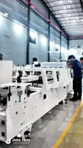 Chúng tôi đã bổ sung thiết bị mới: máy xếp – gấp – dán hộp móc đáy toàn tự động tốc độ cao. Thiết bị mới này không chỉ giúp rút ngắn thời gian sản xuất, mà còn nâng cao độ chính xác và chất lượng thành phẩm, đáp ứng mọi nhu cầu đa dạng các loại hộp của khách hàng. #jangtrim #packaging #printing