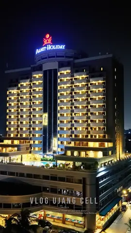 Staycation mewah di Batam? 🏨 Planet Holiday Hotel jawabannya! 🌟 Nyaman, elegan, fasilitas lengkap, vibes liburannya dapet banget 😍 Mau boking? 👉 langsung klik link di pojok kiri!” #planetholidaybatam #hotelbatam #fyp 