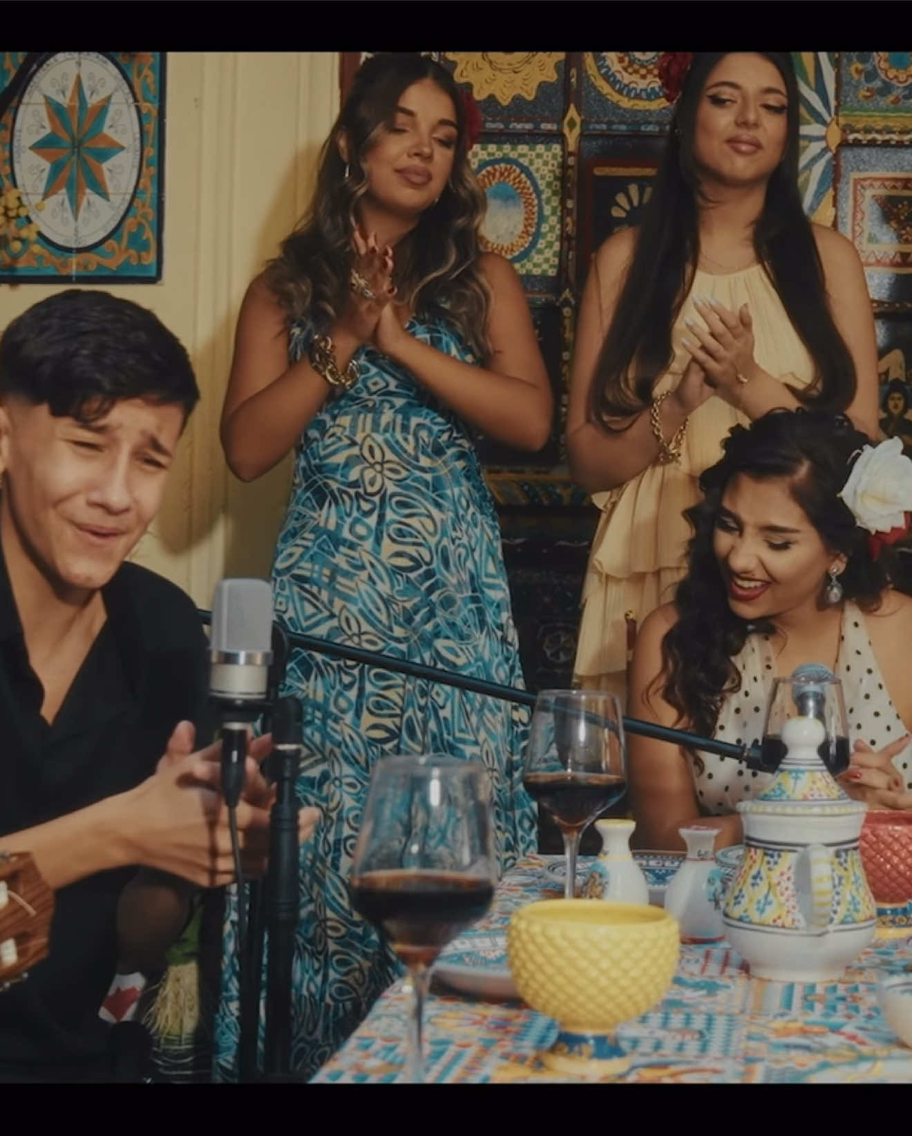 @Nikos_reyes01 și fratele lui Joshua care au un talent pur, au venit cu vibe ul flamenco autentic. O bucurie să i am alături de mine! Găsiți live-ul acum pe canalul meu de youtube🔥❤️