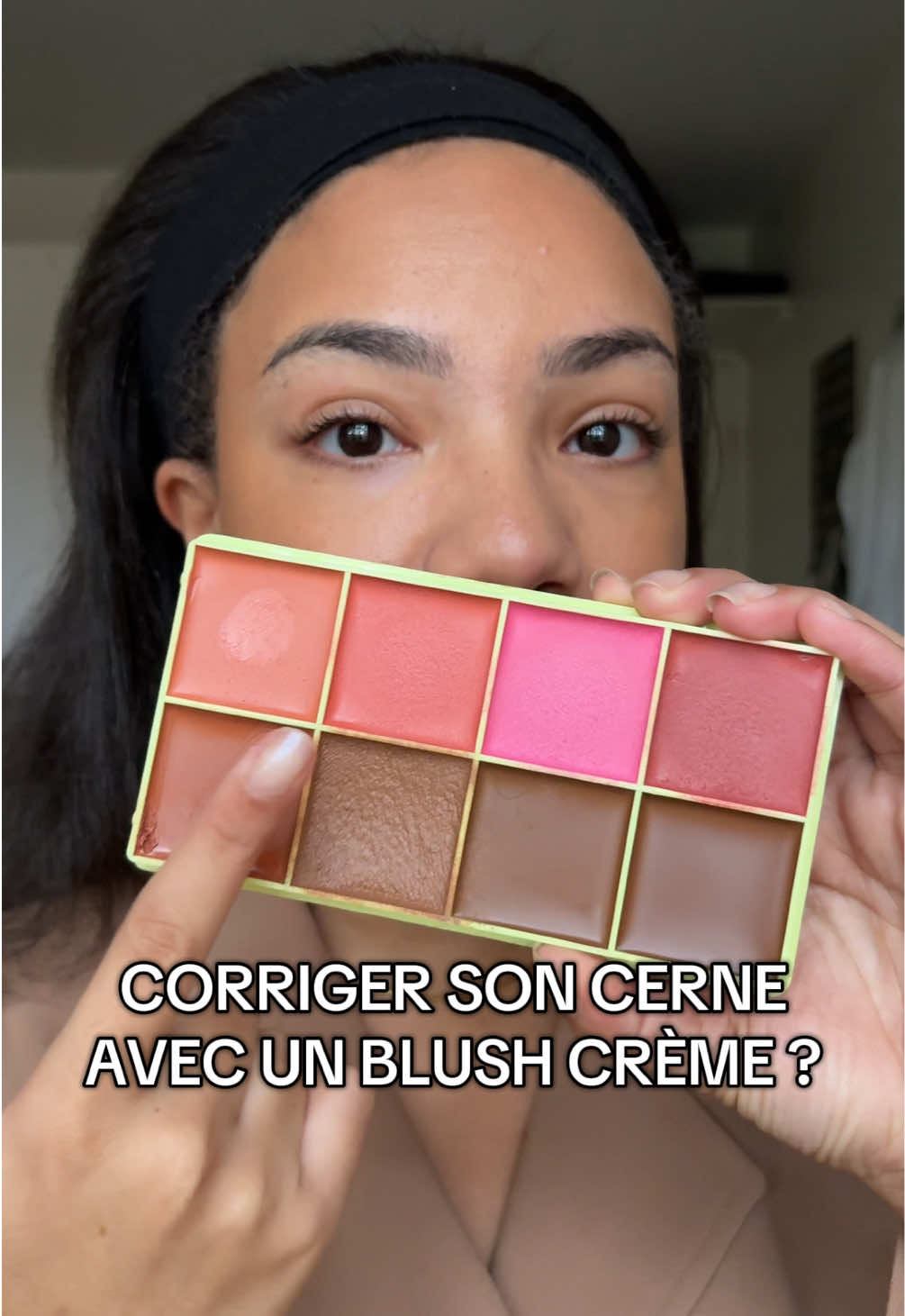 Un blush crème pour corriger les cernes bleus / violets ?   Produit utilisé : Curve Case Médium - Made by Mitchell  #conseilmakeup #conseilmaquillage #astucemakeup #beautytips 
