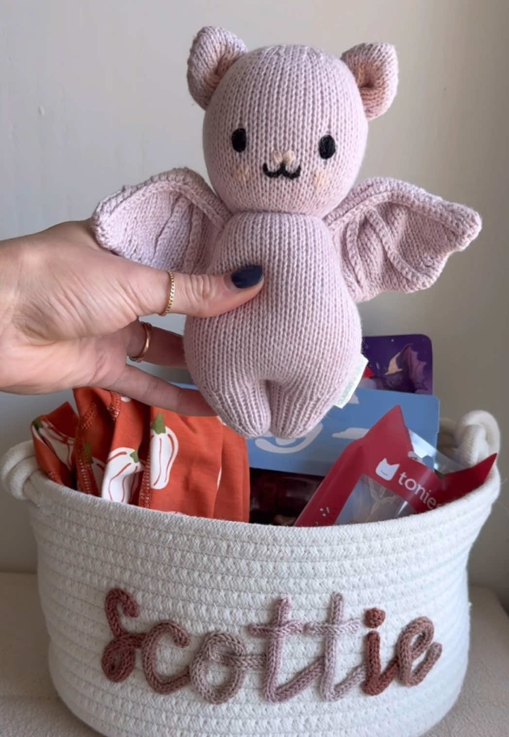 build a boo basket with me for my toddler for halloween 👻🎃🦇 #boobasket #sahm #ivfmom @cuddle and kind @tonies US @Hanna Andersson @Bluey 