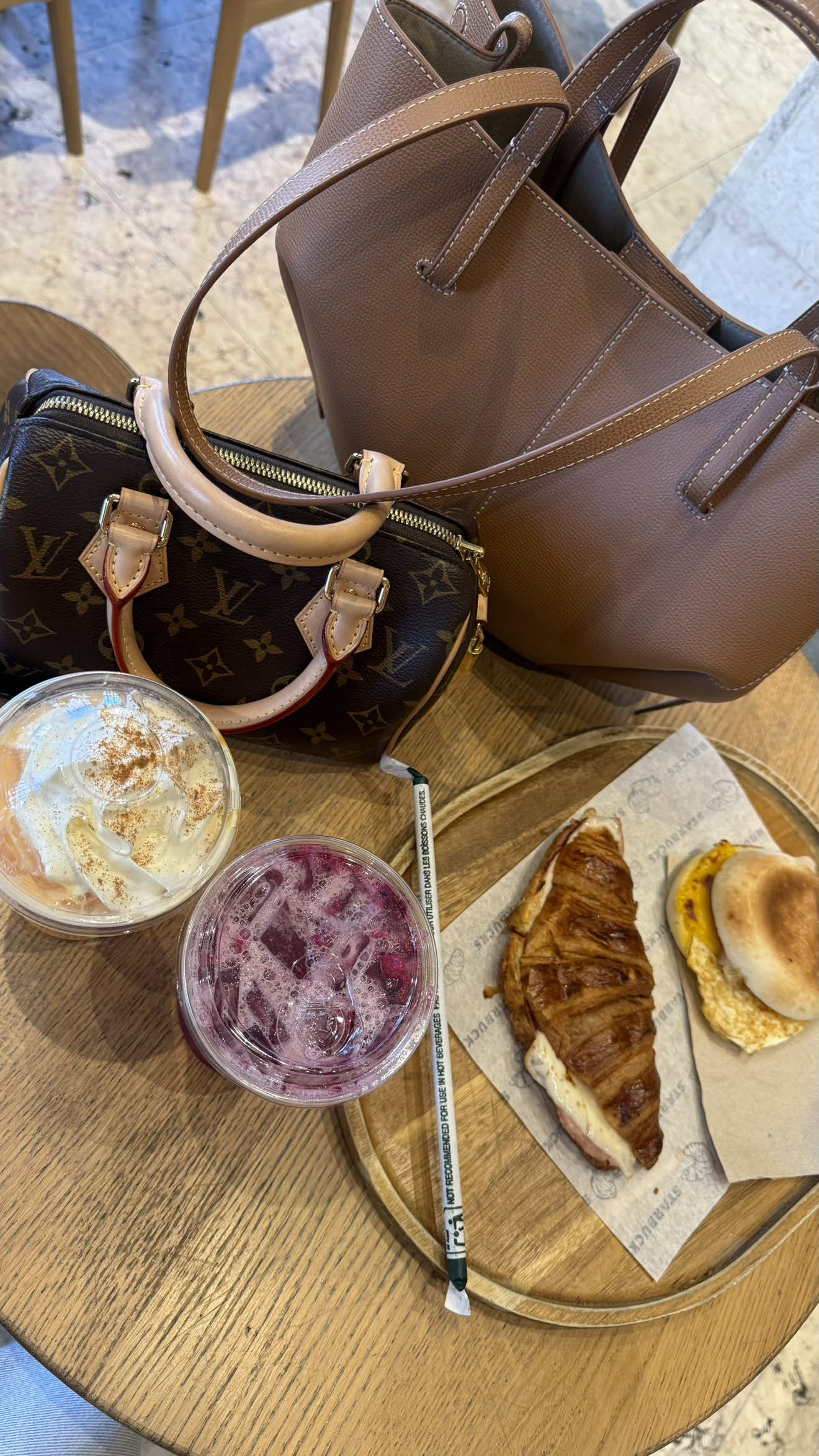 pub Update da minha vida: faculdade, carta de condução, ginásio e casa! Com tanta mudança, há algo que não muda: @SUMOL #orgulhosamentesumol #sumol #cocreatorsbysumol