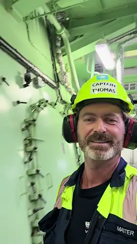 Join me for a quick tour from the propeller shaft to the top of the main engine of the Venta Maersk. . #motor #maersk #ventamaersk #captainthomas