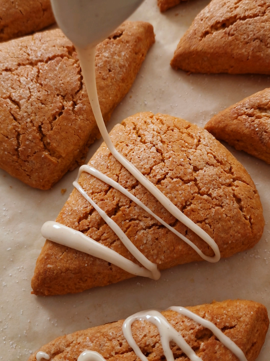 gluten-free pumpkin scones 🎃🫶 perfectly tender and buttery, packed full of pumpkin puree and spices, and topped with a luscious maple-vanilla glaze – these are SO GOOD and they're really easy to make, you can whip them up in about 15 minutes!! 🙌 #pumpkin #pumpkinspice #scones #glutenfree #baking 
