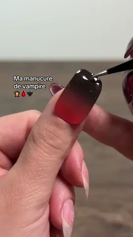 Déguisement : Vampire 🧛‍♀️  Manucure : Dracula 🖤 Tutoriel pour une manucure d’Halloween maison facile à faire, tenue 3 semaines, facile à retirer et n’abîme pas les ongles 