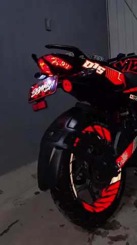 Moto personalizada pulsa 200 con rojo  negra 🇭🇳 Personaliza moto. Normales, deportivas Y careos normales y deportivos  completas con Stiker de inpreciones, vinilo reflexivo, fibra Y queda un lindo trabajo Contactanos: al 9362-7310 Ubicación: Sonaguera, Colón #motos #motosdeportivas #motoshonda #motosdiseñadas #motoshonduras🇭🇳🔰💯 