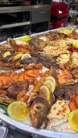 عشاء اليوم ليقن بحري يكفي 10 اشخاص #الشعب_الصيني_ماله_حل😂😂 #قطر #سمك_صافي #قبقب 
