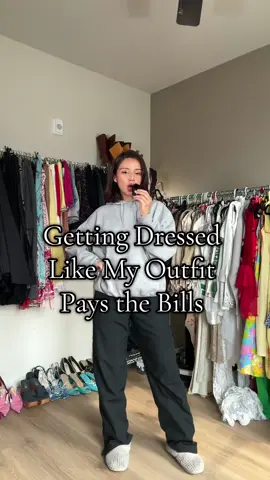 This video was filmed when the tariffs went into place and we were all losing it 😭 #recessionindicators #workfit #rentisdue #corporatechic 
