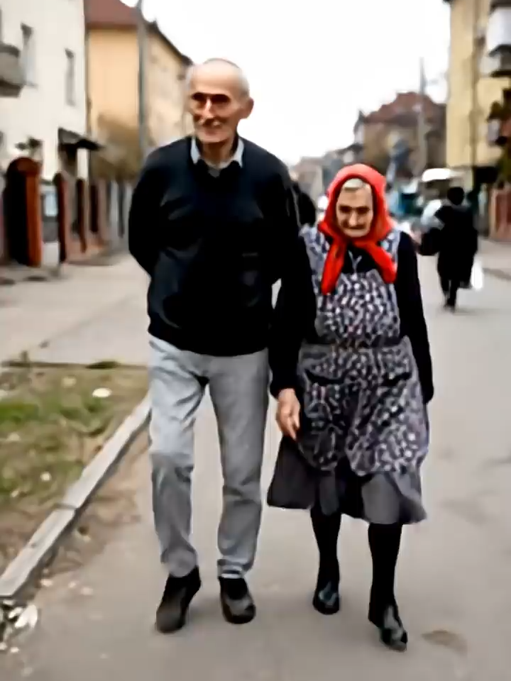 Babcia kicha ze śmiechu 😁 #babcia #polska #śmieszne #dlaciebie #zabawa #wiral #memy