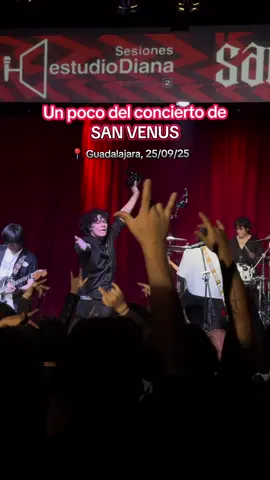 Tocaron Rolas nuevas y todo el showw! @San Venus . Son de aquí de Gdl, consuman local😜🇲🇽 #sanvenus #musica #gdl 