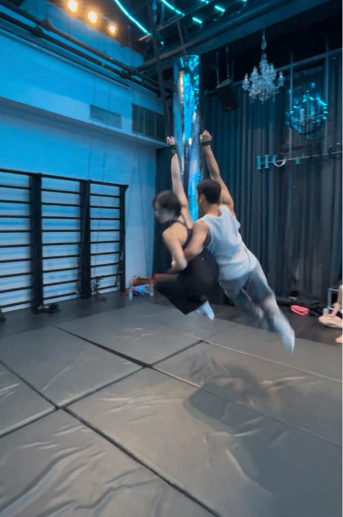 For a moment in strap class I felt like I could fly 🪽✨ #aerialstraps  #dance #couple #partner  #feminineenergy 