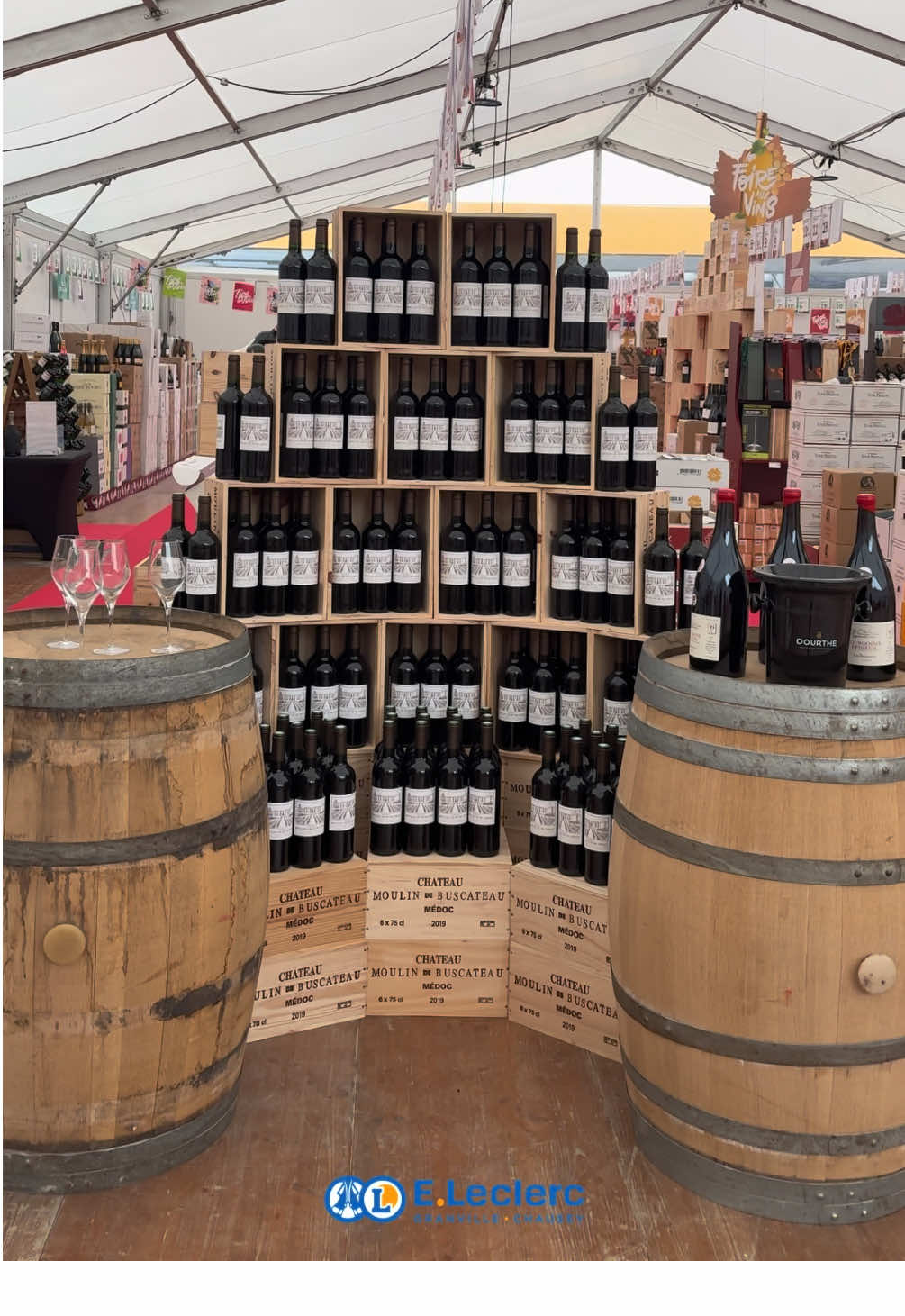 LE CHAPITEAU PREND FORME... La Foire aux vins arrive à grands pas ! 🍷 👉Rendez-vous dès le samedi 27 septembre pour découvrir notre sélection. L'abus d'alcool est dangereux pour la santé, à consommer avec modération. #Granville #FoireAuxVins #Vin #vinrouge #vinblanc 