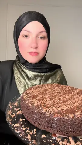 اسهل كيك شكولاه لعشاق الشوكلاته بدون شكولاته بمكونات كلها موجوده في البيت حلو جدا للضيافة 👌#طبخاتي #وصفات #اكسبلور #متابعه #بحبكم 
