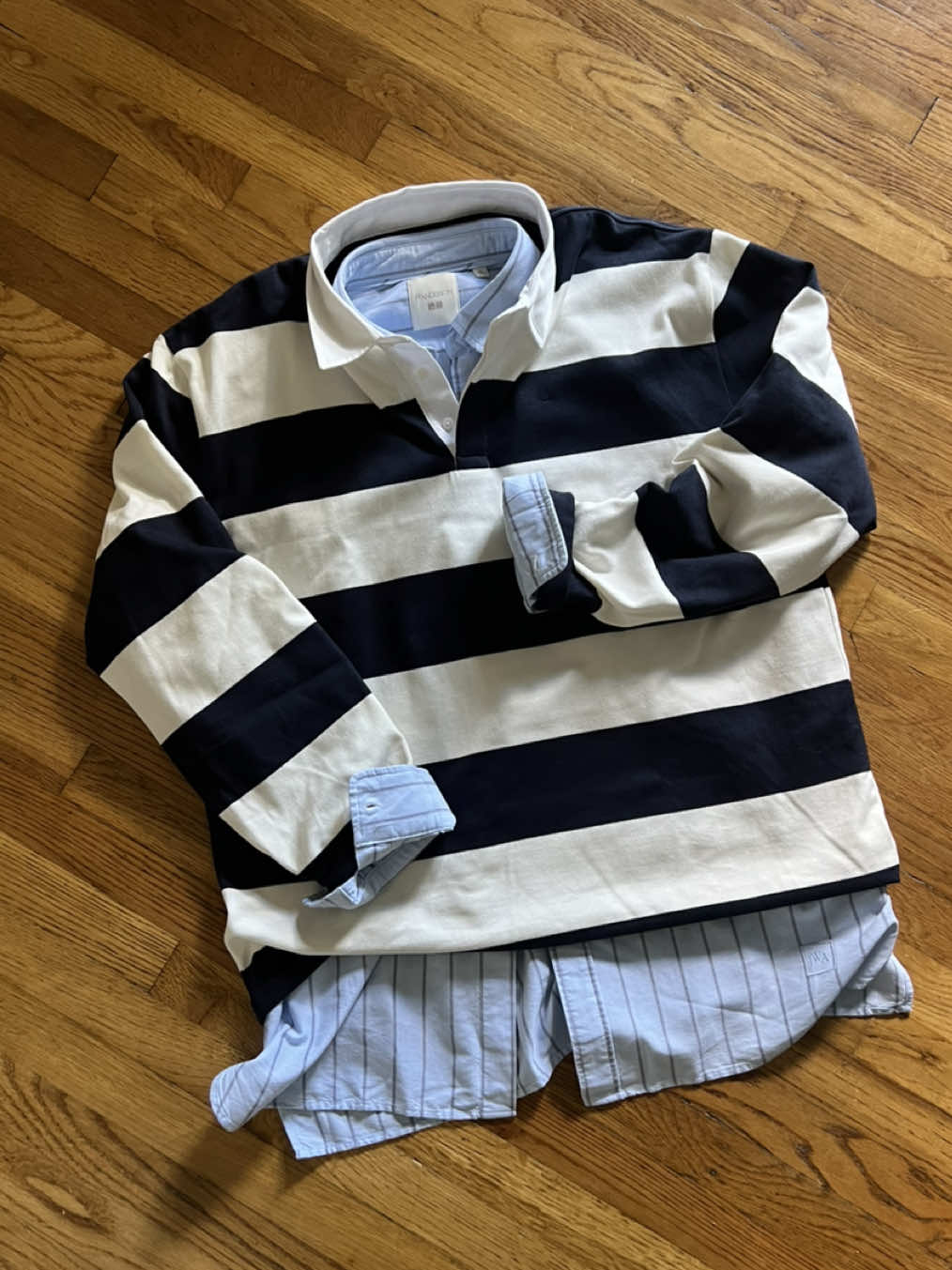 I was a preppy kid growing up. Worked mall jobs through hs & college (Hollister, A&F & Aldo). I still find ways to add some of those  elements in my day to day outfits, but tailored to my current taste & style 👌🏾 #menswear #styleinspo #fall #OOTD