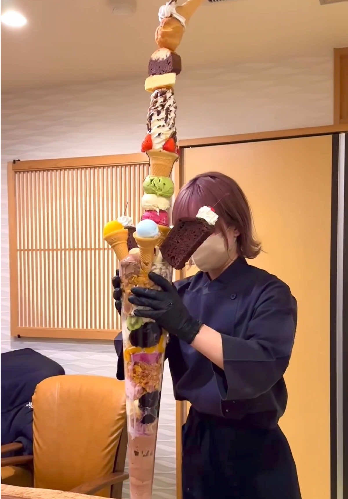 Japans tallest ice cream 😳🍦How long would it take you to finish this? (via lG/harapeko_jpn)