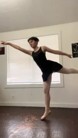 Grand allegro in @Kathryn Morgan’s Giselle-themed class for a small space #ballet #giselle #ballerina #pointeshoes #dancer 