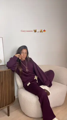 It’s giving cozy season vibes 🍂🕯️ Perfect loungewear for those autumn days 💜 #CozySeason #OOTD #FashionGoals
