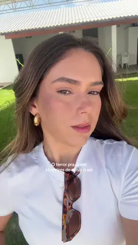 Duas coisas que eu como uma pessoa que tem cicatrizes de acne tenho pavor: sol e luzes de show.  Eu tô no processo pra ver se melhoro cada vez mais a pele. Fiz a primeira sessão do peeling de ata que melhorou MUITO e vou fazer mais uma sessão mês que vem.  E por mais que tenham muitos comentários negativos e desmotivadores, continuarei tentando até conseguir. 🙏🏻 #cicatrizdeacne #peelingquimico #peelingfacial #microagulhamento #acne 