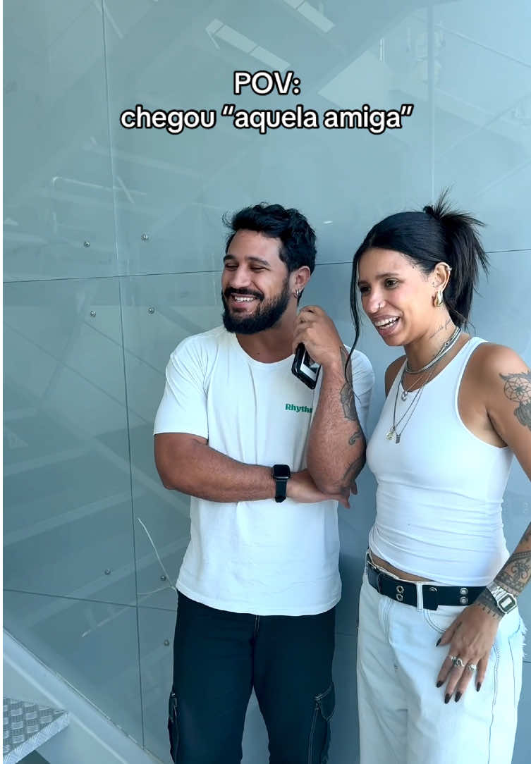 chegou sua amiga @Ronaldo Gomez, da uma atenção aí 😶‍🌫️ #viral #fyp #amigos #trend #TikTokFashion 