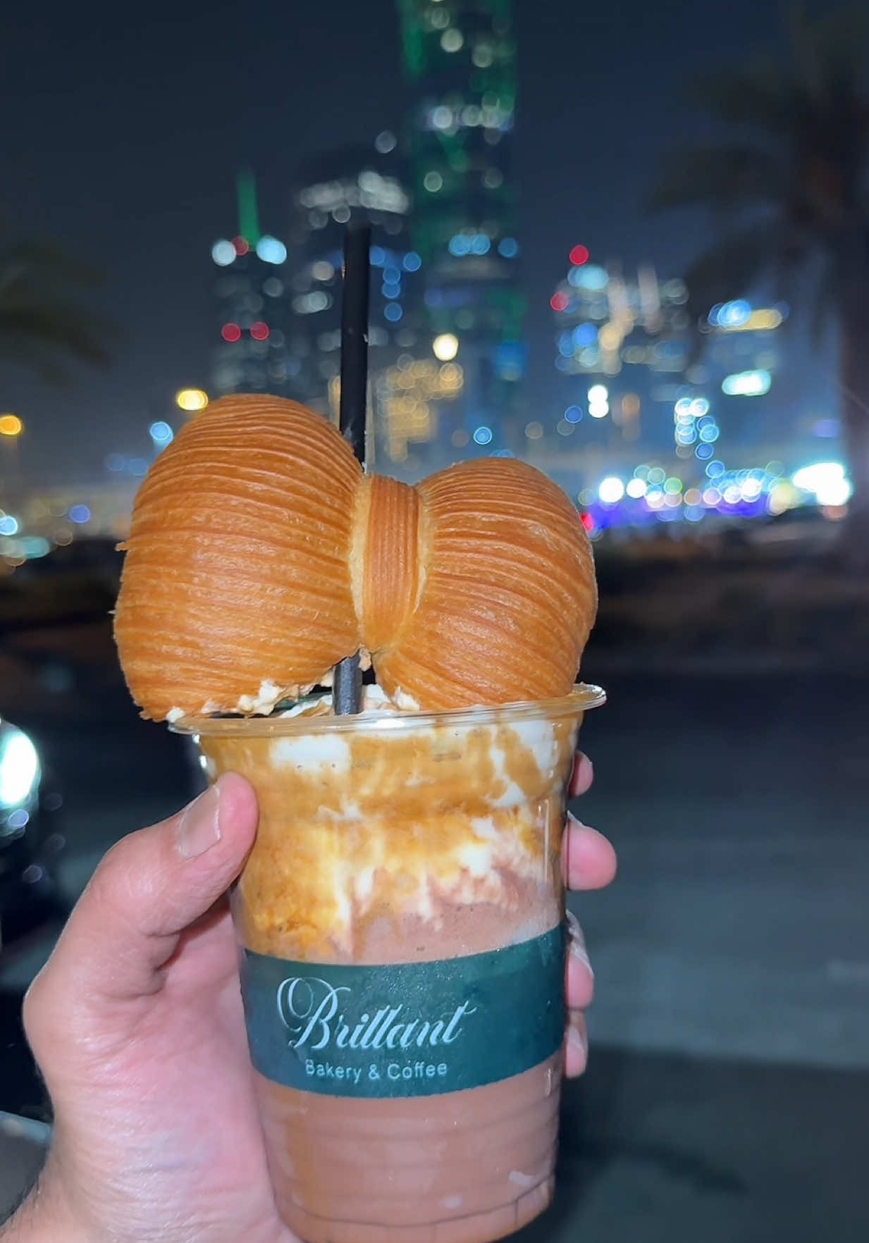 ترند مشروب الفيونكا الخيالي من بريلانت ( فروزن هوت شوكلت مع الإسبريسو) @Brillant  بريلانت بيكري وقهوة على شارع العليا مقابل ممشى الغدير  #your_coffee #بيكري #اكسبلور #ترند #اسبريسو  Ad