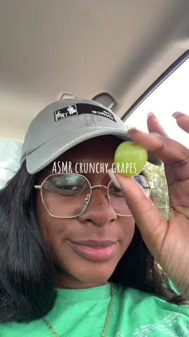 I hope this reaches the right crowd lol I love a crunchy grape and the sound is just perfect! 😂 #asmr #asmreating #crunchyasmr #grapes 