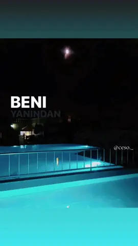 Hani insan esir düşer ya. Bir sese. Bir gülüşe. Bir çift göze. Bende düştüm işte senin herzerene.. #gözlerin #keşfettey #keşfetbeniöneçıkarttiktok #şarkılarbizisöyler  #creatorsearchinsights 