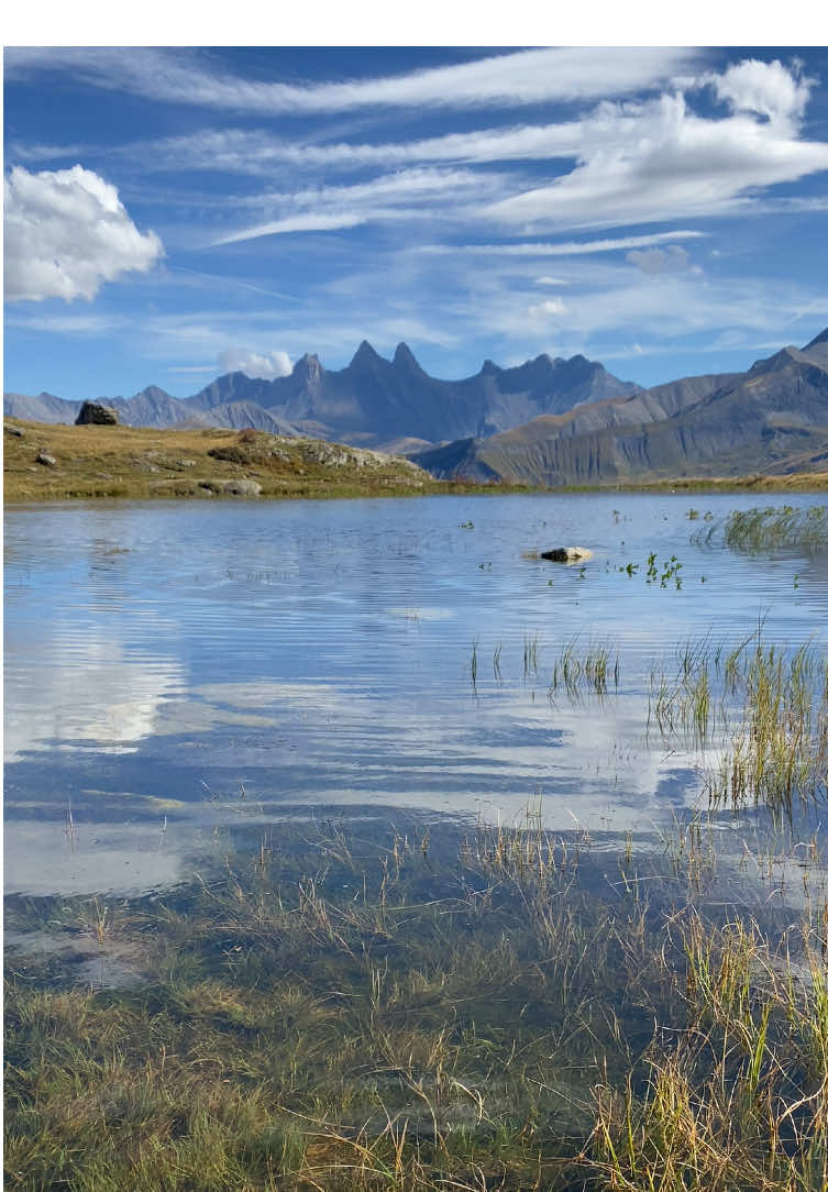 La plus belle vue du monde  #montagne #rando #trail #lac #alpes 