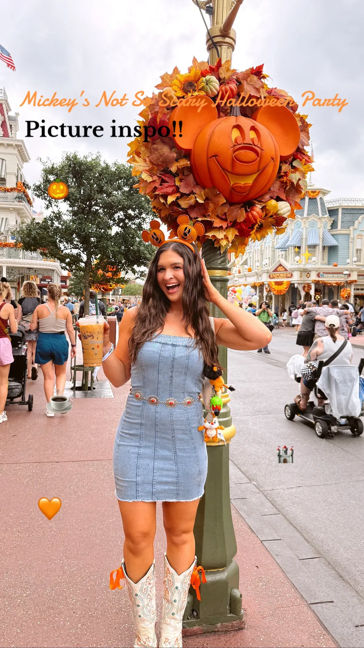 Pic inspo for your next spooky Disney trip!! 🎃🏰✨🧡 #disney #disneyworld #mickeysnotsoscaryhalloweenparty #disneypictures #fall 