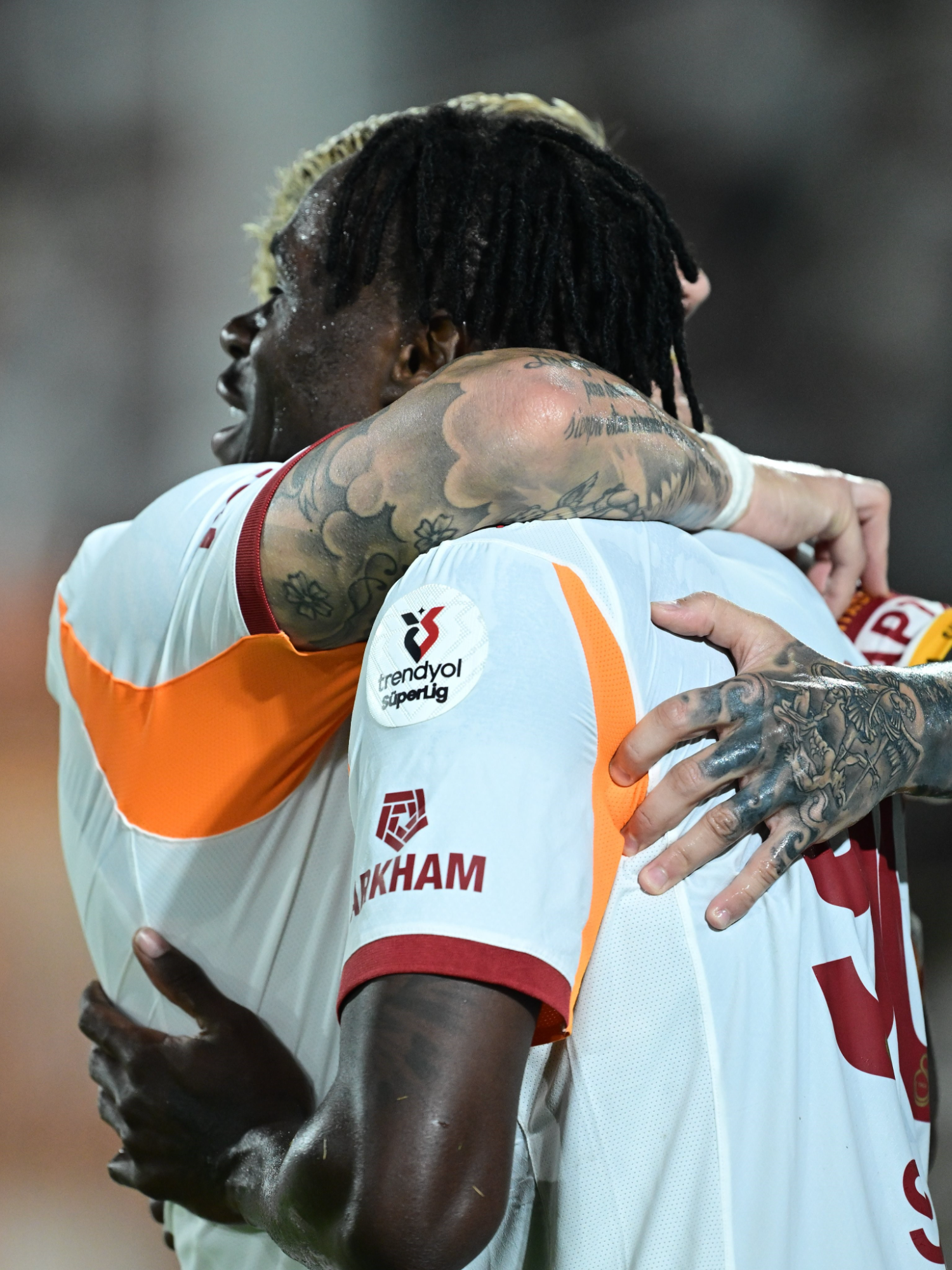 Bu editi görüp takip etmeyecek Galatasaraylı YOK . . . #mauroicardi #wilfriedsingo #zephftbl