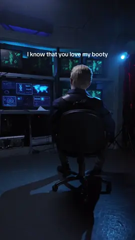 Wesker knows. #albertwesker #residentevil #weskercosplay 