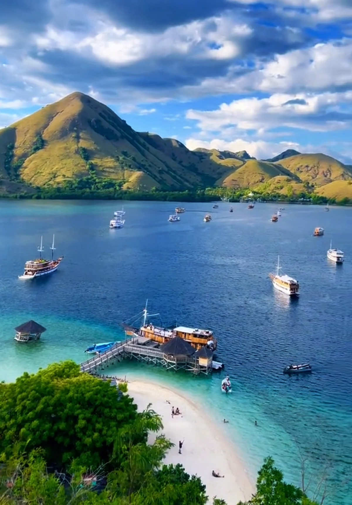semoga kesampaian kesini🥹🤤😎✈️Labuan Bajo😎pesan dari Agoda simple dan aman⬆️kLik tag Lokasi ya⬆️ #labuanbajoindonesia #loccalcollectionhotellabuanbajo #loccalcollectionhotel #labuanbajo #idrisahmadmanik 