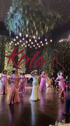 Parte 1 de Baile de Novia con damitas 👰💃💃💃💃💃 Ensayo en local y a domicilio 🏠 Coreografía para matrimonio 👰❤️🤵. Sorprende a todos en tu boda ❤️💃🕺 con una COREOGRAFÍA inolvidable, personaliza tu BAILE PARA BODAS 🎊💍 🧑‍🏫 Enseñanza paso a paso con @Luzmila Flores  ❤️ 🎊Paquetes integrales 👉Ensayos a domicilio 🏠 y en salón de baile 💃🕺 🎶Mix básico de música de regalo 🎁 📱972764415 ❤️Baile principal. ❤️Baile de apertura de fiesta. ❤️Baile de Novia con damitas. ❤️Baile de novio con amigos. ❤️Baile de Novia, Novio con amigos y amigas. #yourestilltheoneshaniatwain #coreoboda #luzmilafloresbollywood #bailenovios #baileboda 👰‍♀️❤️🤵