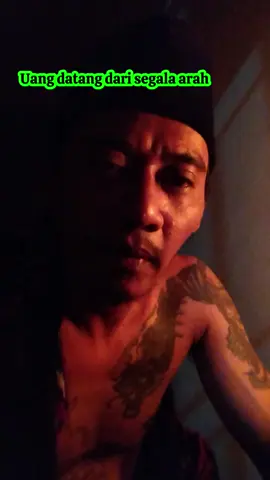 Segera tinggalkan orang yg menerima sedekah jika tujuan nya hanya uang uang dan uang,  Allah maha mengetahui dan mencukupi apa yg menjadi hajat dan kubutuhan hambanya