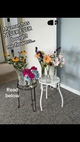 Its waking up with the plant stands for me. Instead, of purchasing flowers I receive hand cut flowers from him frequently.  To me this speaks volumes.  Don’t get me wrong receiving flowers that are bought is very very special.  But somehow this just hits me different.  I recognize that most men really don’t know much about flowers or flower arranging. Mine doesn’t. For my man to take the time to scout our yard and cut out a unique variety and place them in vases to surprise me just tells me how much he loves me. The thoughtfulness and effort are awe inspiring.  Some men complain they have no money to be romantic. And this is the most romantic thing I’ve ever gotten, better than a string of pearls and it doesn’t cost a dime.  I love flowers that are bought, but I’ll trade those for hand cut flowers that my one true loved hand selected and arranged in vases for me any day! 💕 #freshcutflowers #romance #truelovestory #loveinyour50s #mytype