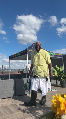 it’s a beautiful day and I’m about to speak on a panel about sustainability in fashion with @UPROSE_Brooklyn 🫶🏾❤️ also my outfit is full upcycled 🤭 #nycwardrobestylist #wardrobestylist #OOTD 