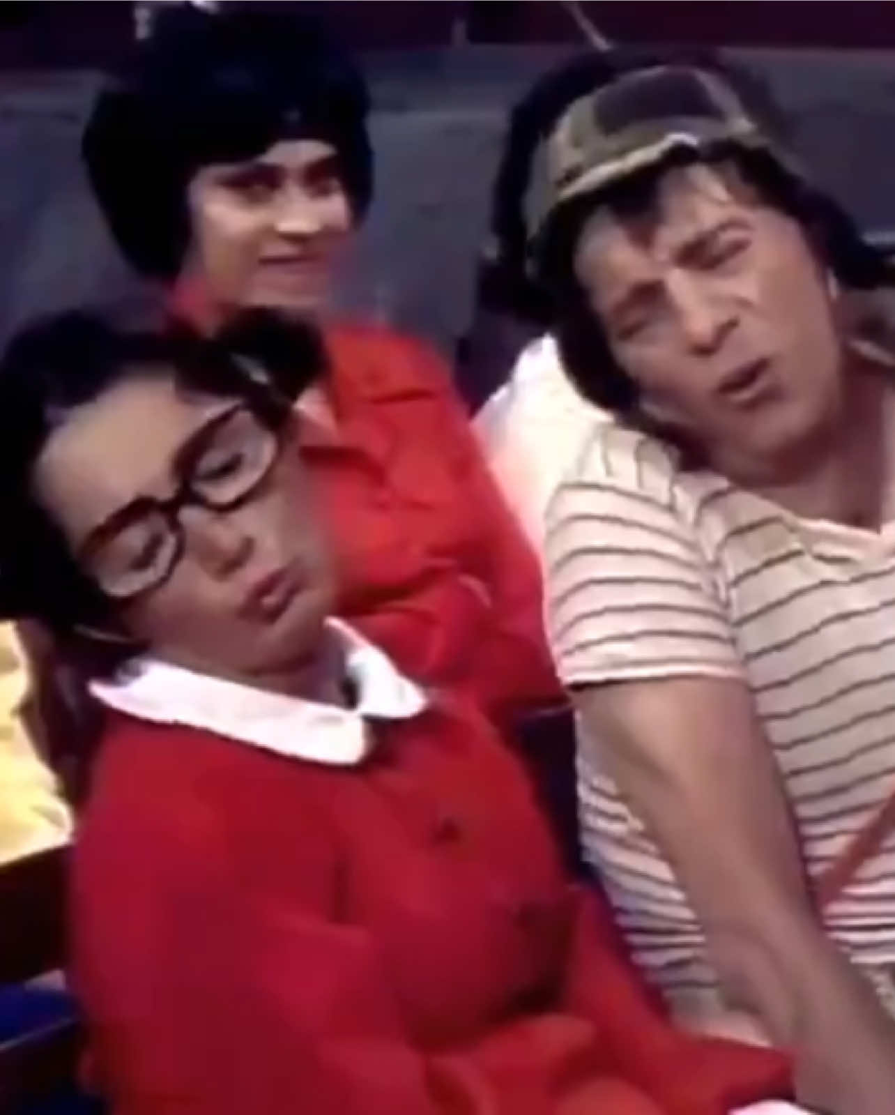 chiquinha e chaves ai não 