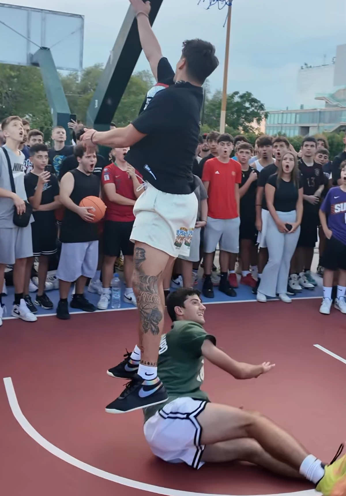 Honestly…. Im just the Wrong Guy To Challenge In a 1v1🤷🏻‍♂️🤷🏻‍♂️ #streetball #basketball #mattkiatipis 