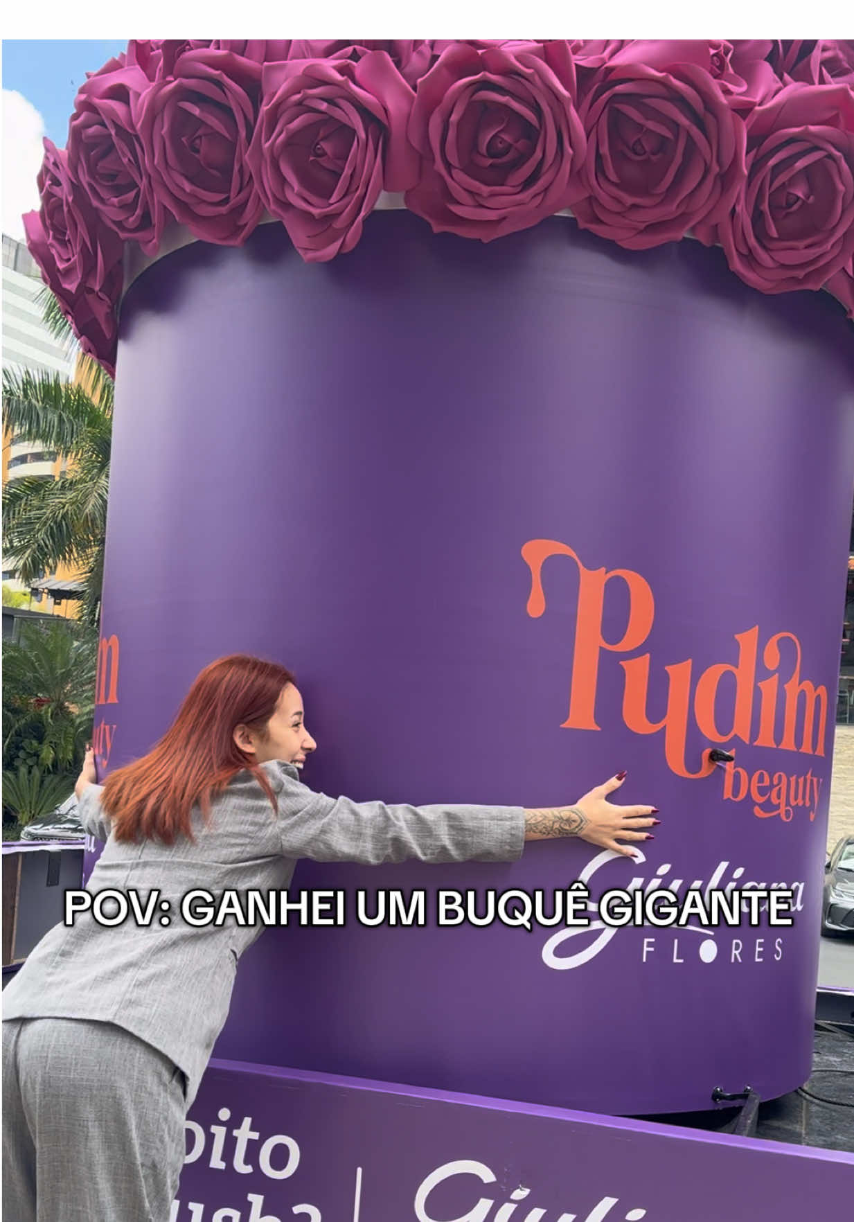 Ganhei um buquê gigante da minha Parceira Renovatec 🥹🧡💜 Obrigada por apoiarem meu sonho !! Vcs são incríveis ✨
