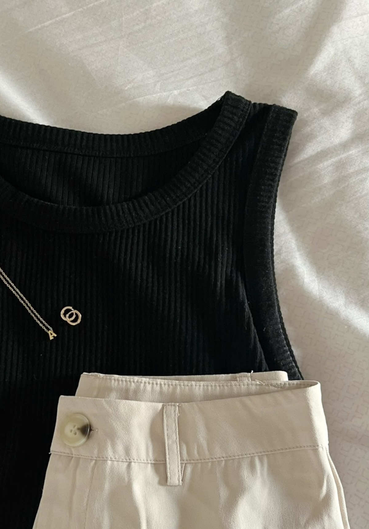a top that fits all chest sizes 🥹 a staple piece in my closet and it’s so comfortable! ☁️ my first time wearing a built-in top that actually fits well 🫶🏼 @Klassy Network ✨ #klassy #tiktokshopcreatorpicks #builtinbra #boatneck #brami 